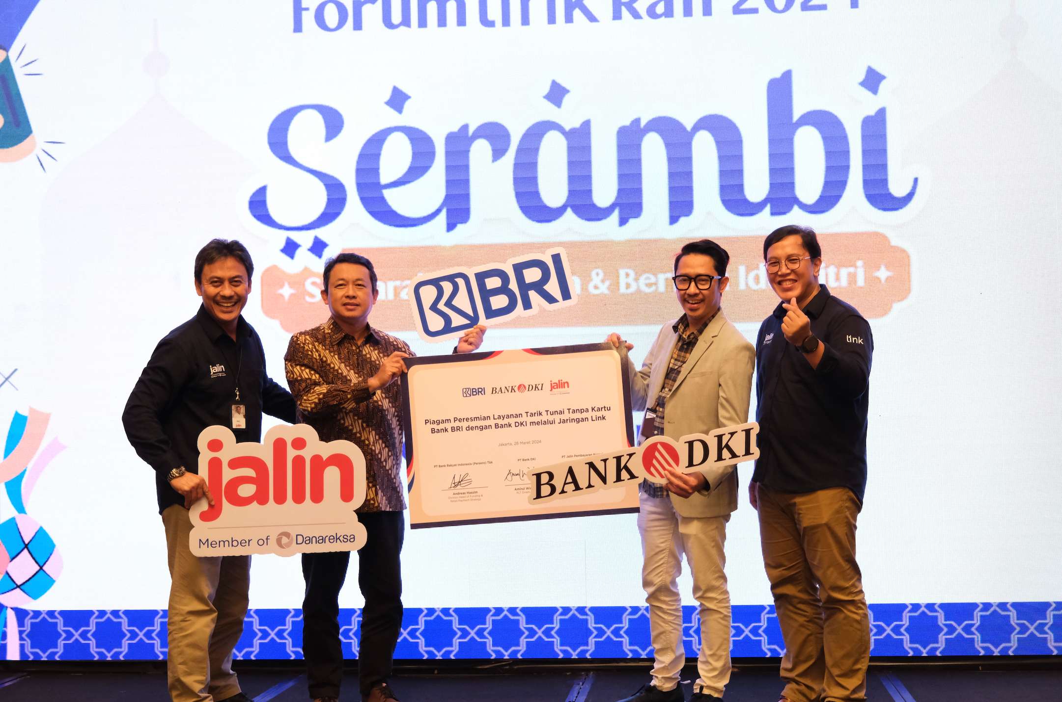 Perluas Jangkauan Layanan Keuangan Digital, Kini Nasabah Bank DKI Bisa Lakukan Tarik Tunai Tanpa Kartu di Seluruh ATM BRI